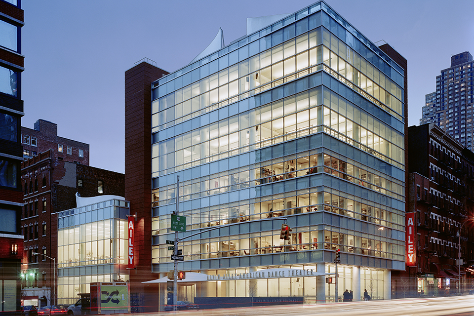 Alvin_Ailey_American_Dance_Theater-The_Joan_Weill_Center_for_Dance._Photos_archphoto