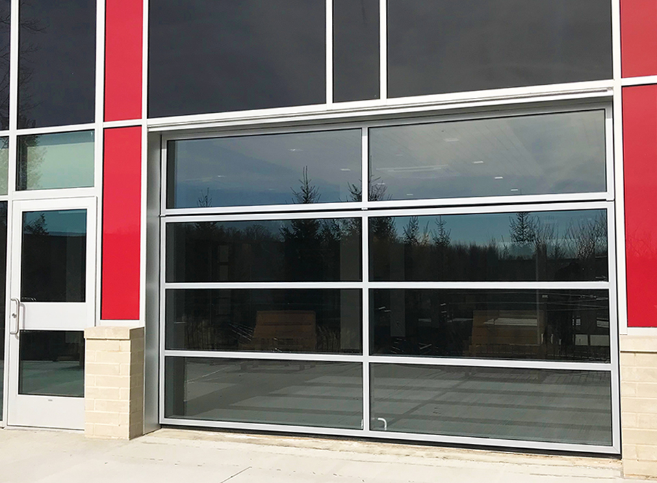 Hun Middle School main entrance - Renlita S-2000 glass door