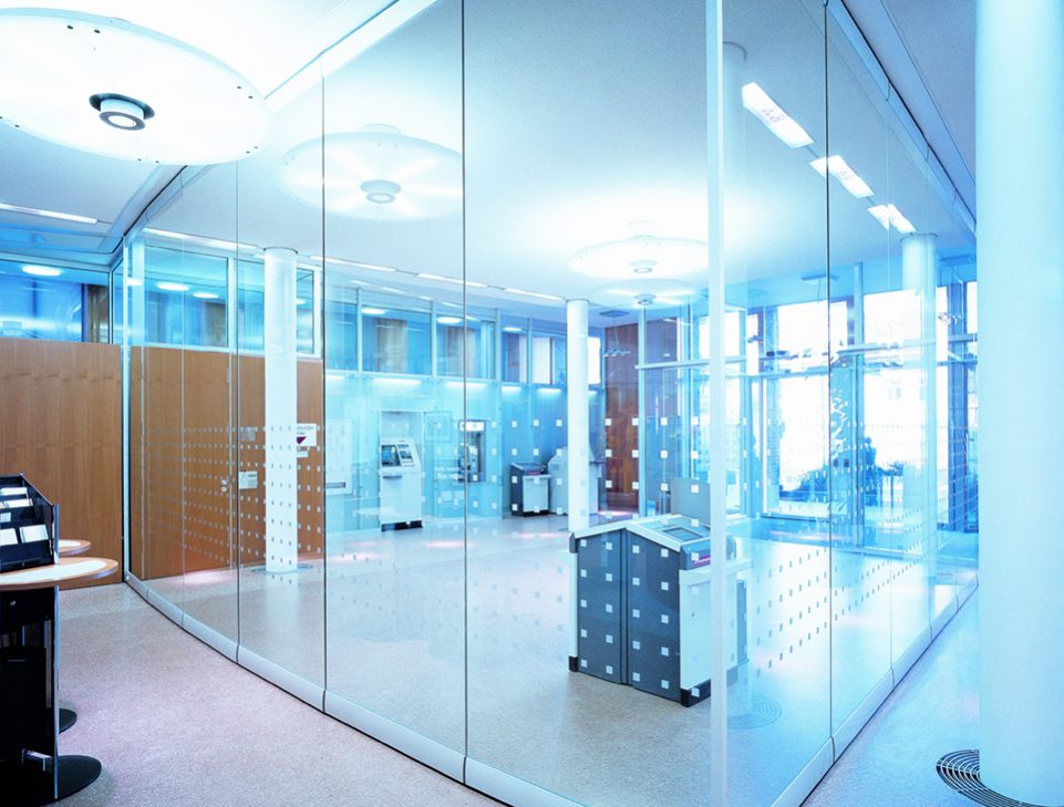 Compactline moveable glass walls