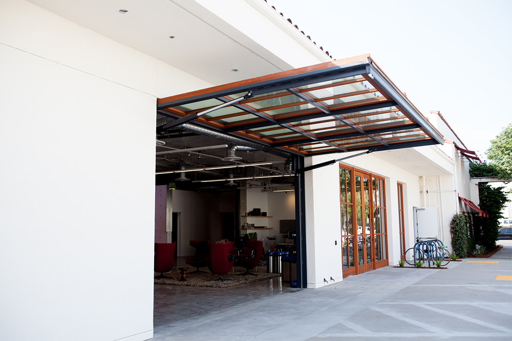 Crown Doors - Hydraulic Single Swing