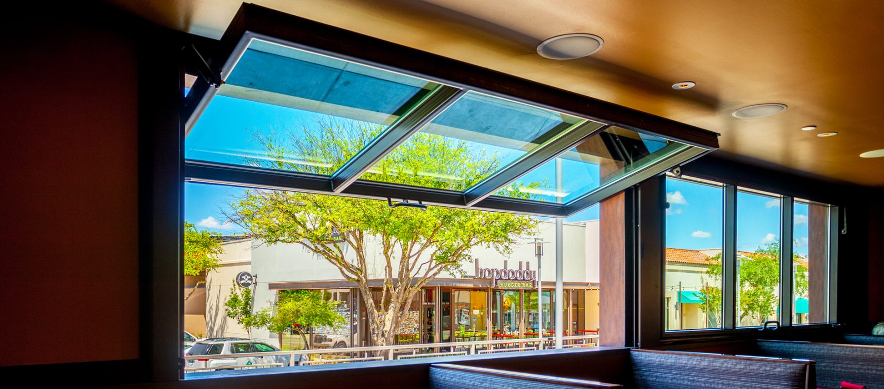 RENLITA S1000 Floataway Doors by ModernfoldStyles