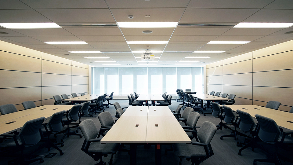 vertical retractable wall skyfold installed at Novo Nordisk